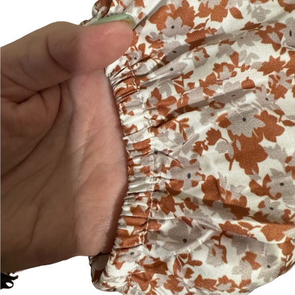 ❤️PRETTY PRINT TOP w/LACE/CROCHET NECKLINE DETAIL   PLUS SIZE - Picture 4 of 9